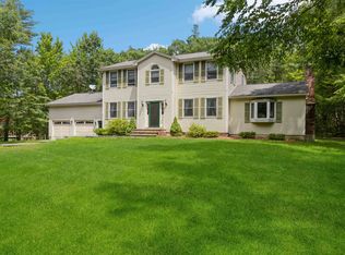 5 McDaniels Dr, Brookline, NH 03033