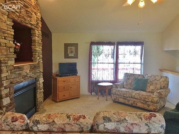 4th image of 3145 Derby Ln