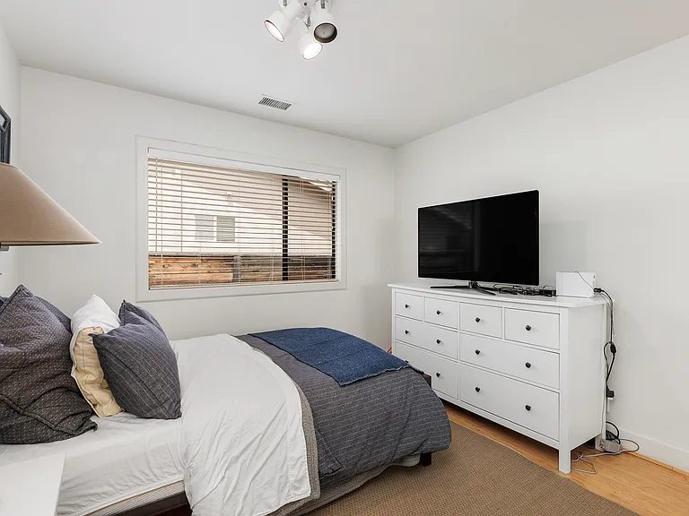 402 Glencrest Dr — Photo 12