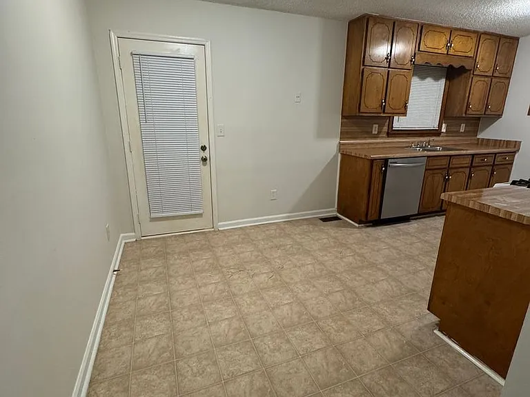111 Fairhaven Ct — Photo 19