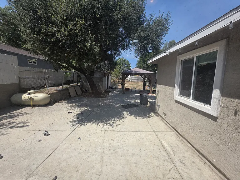 215 Almond St — Photo 12