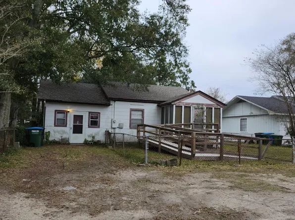 2403 9th St, Pascagoula, MS 39567