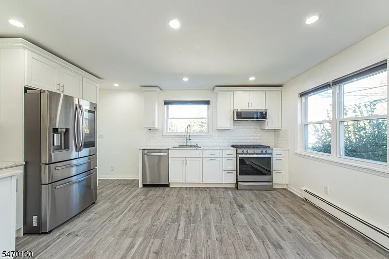 3 bed, 2.0 bath, $3,500 — Photo 4
