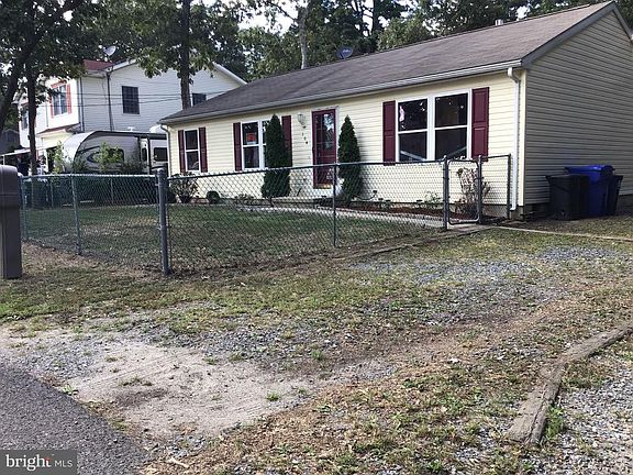 2nd image of 304 Anemone St