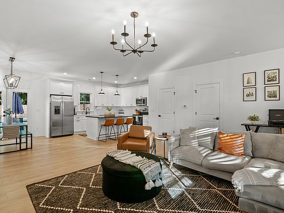 Open-concept level 1