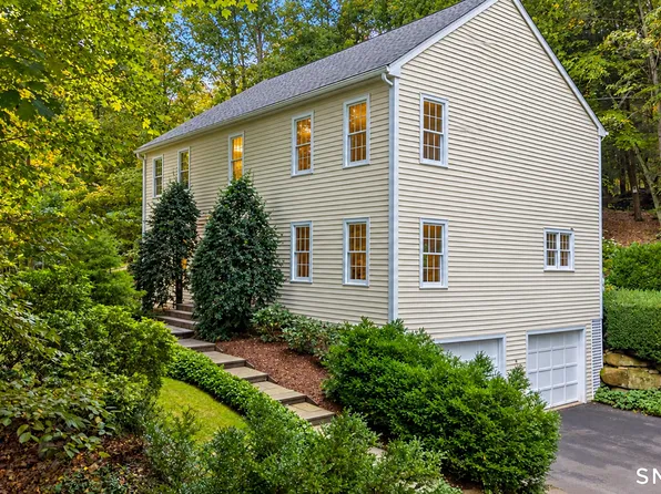 18 Cove Road, Brookfield, CT 06804