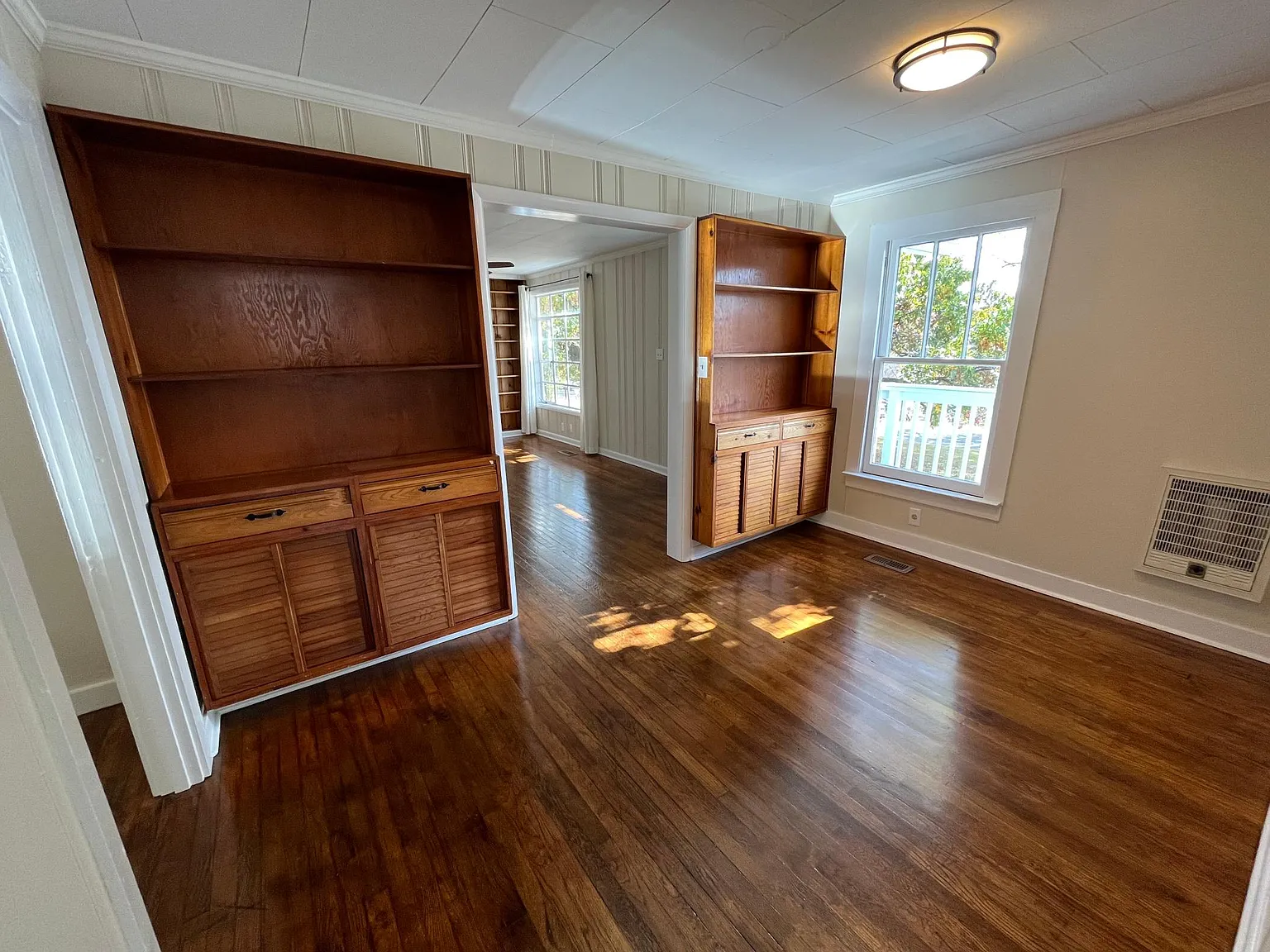 2811 Carson Ave — Photo 3