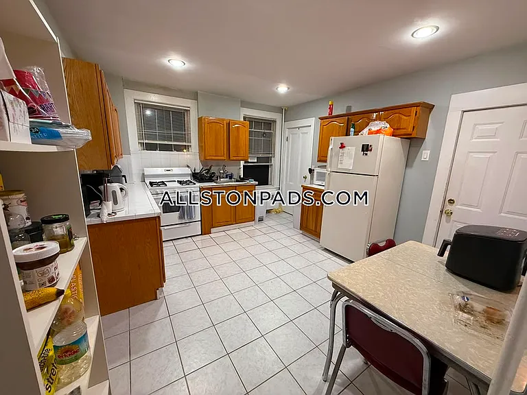 22-24 Everett Sq — Photo 1
