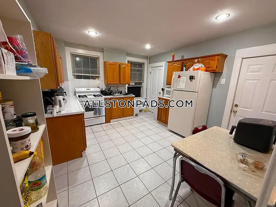 22-24 Everett Sq