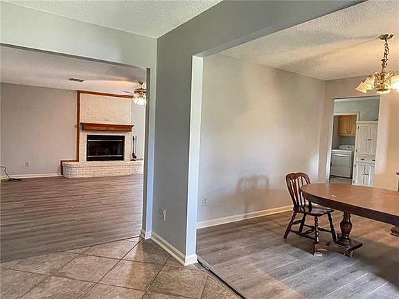 4th image of 512 Bronco Cir