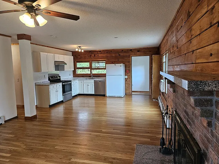 698 Leetes Island Rd — Photo 15