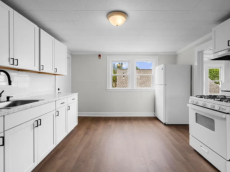 35 Newton St #3 — Photo 12