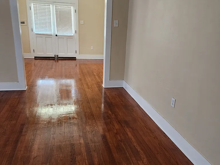 2725 Washington Ave — Photo 5