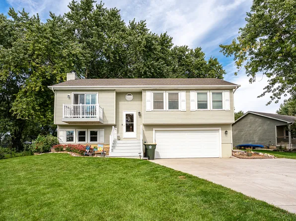 526 Carolyn Ln, Somonauk, IL 60552
