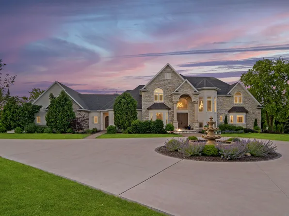 W9058 Forest Ridge Dr, Hortonville, WI 54944