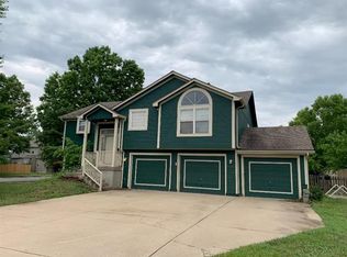 18432 S Juniper St, Gardner, KS 66030