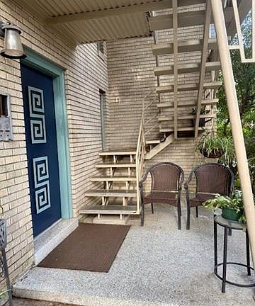 4th image of 2034 Napoleon Ave