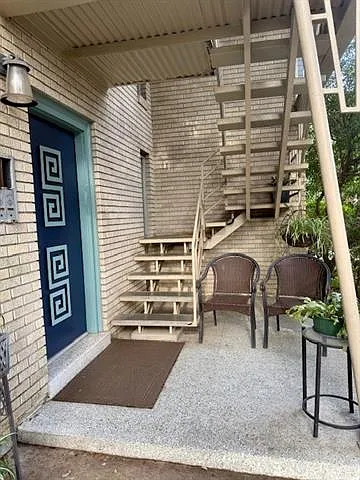2034 Napoleon Ave — Photo 4