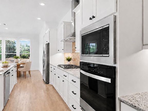 3rd image of 224 Telegraph Ln
