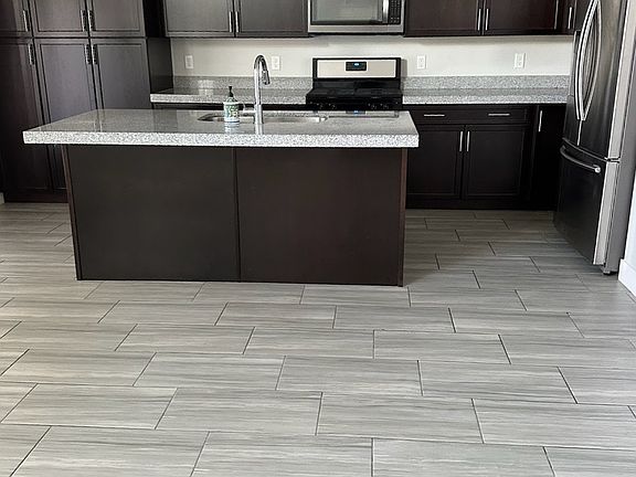 5th image of 2762 W Highgate Dr