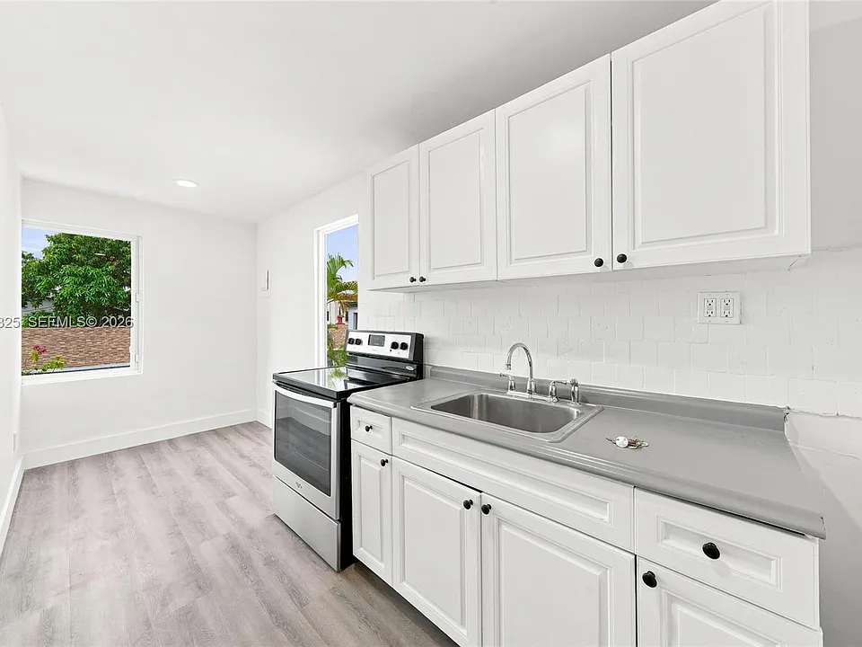 140 NW 9th Ave #1
