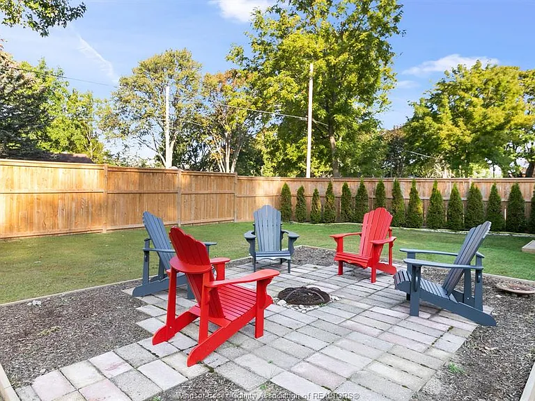 864 Lawrence Dr — Photo 28
