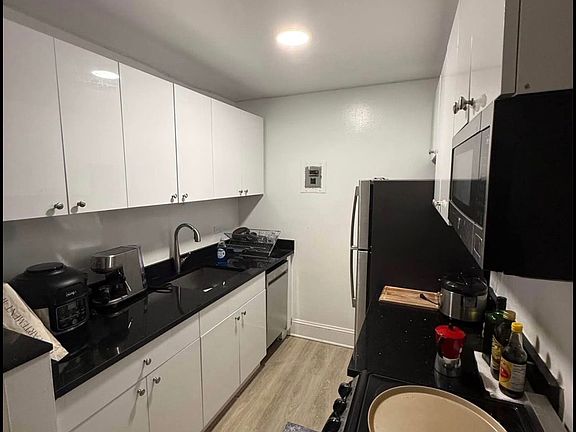 4th image of 50 W 34th St APT 6A08