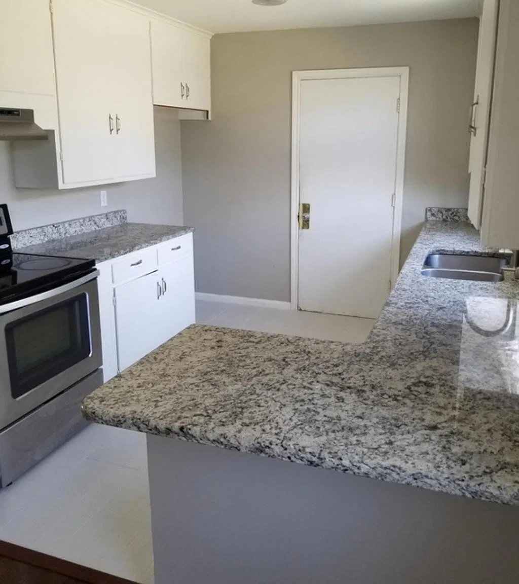 3 bed, 911 sqft, $1,275 — Photo 2