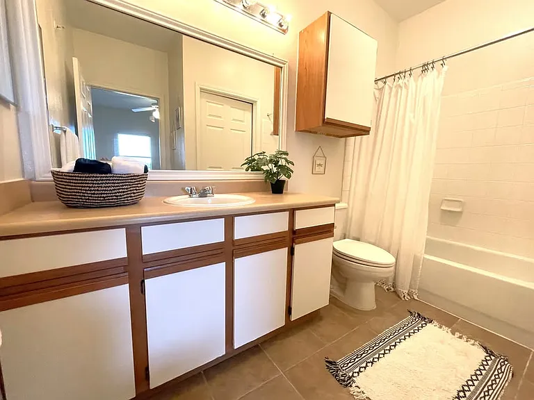 San Pedro Apartments — Photo 28