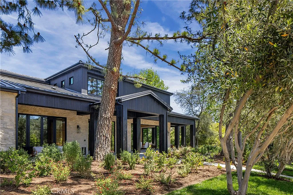7 bed, 11.0 bath, 15110 sqft, $175,000 — Photo 2