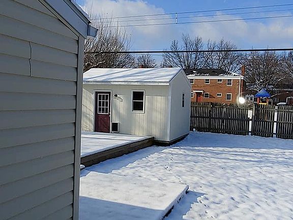 4th image of 2033 Hazel Ave
