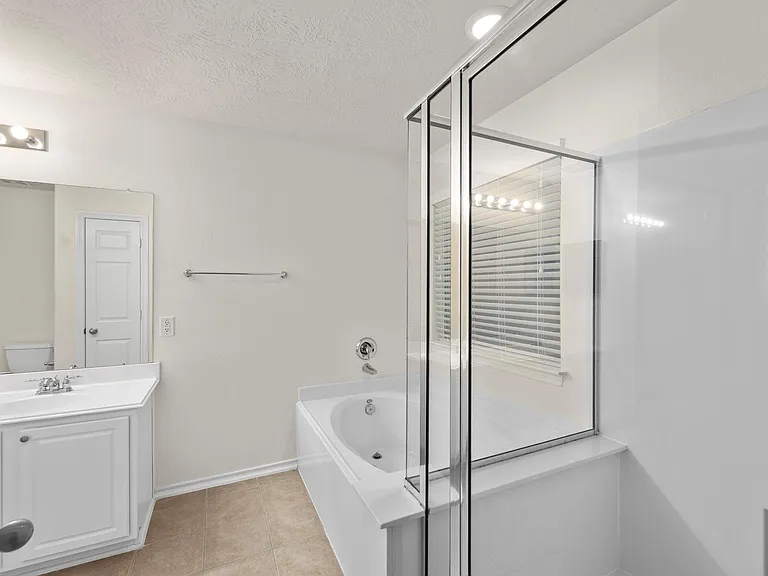 12475 Saratoga Woods Ln — Photo 18