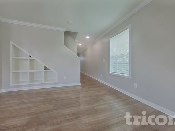 3rd image of 313 Fairford Rd