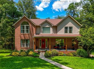 52 Timberlane Dr, Milton, WV 25541