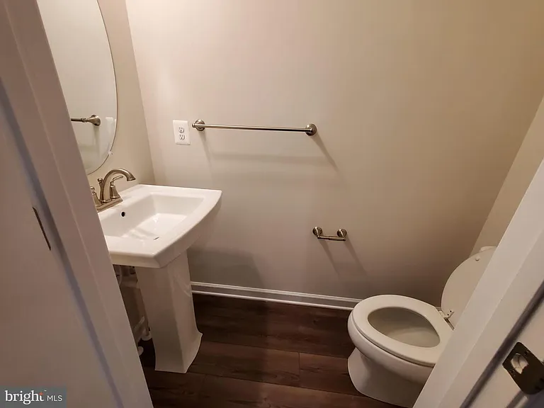 304 Faversham Pl — Photo 7