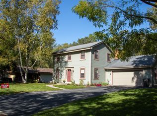 422 Wahl Ave, Mukwonago, WI 53149