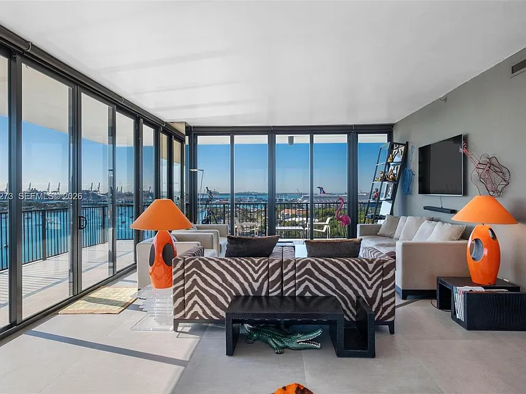 1000 Venetian Way #1501 — Photo 4