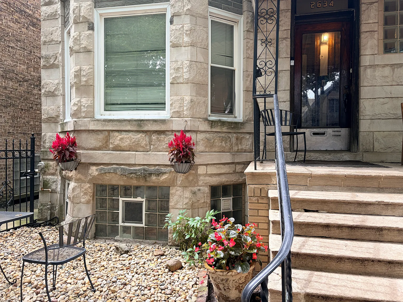3 bed, 1.5 bath, 1100 sqft, $3,195 — Photo 2