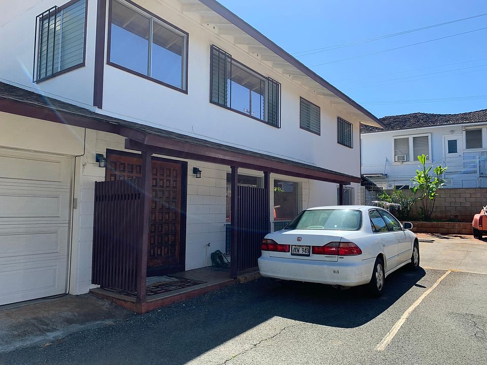 Upstairs unit with parking right in front of door