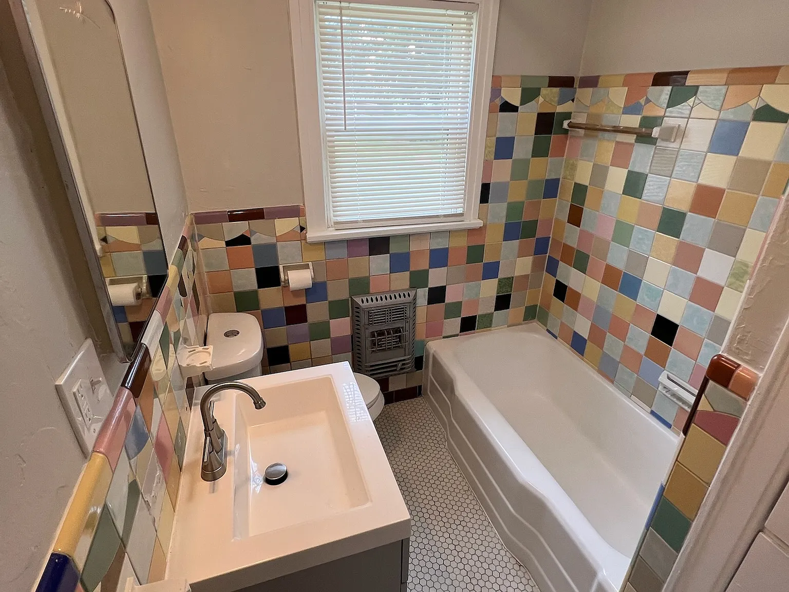 3 bed, 1.5 bath, 1100 sqft, $1,075 — Photo 3