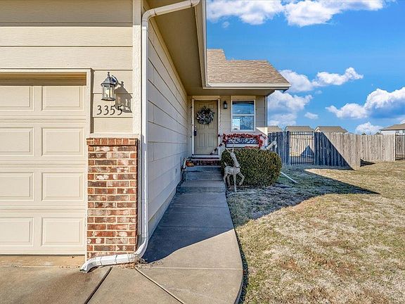 3rd image of 3355 N Governeour Cir
