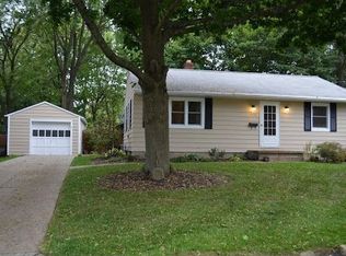 1528 Noble St, Barberton, OH 44203