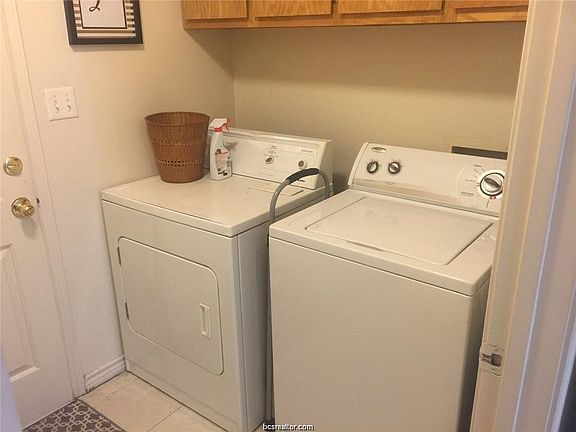 5th image of 3625 Elaine Dr