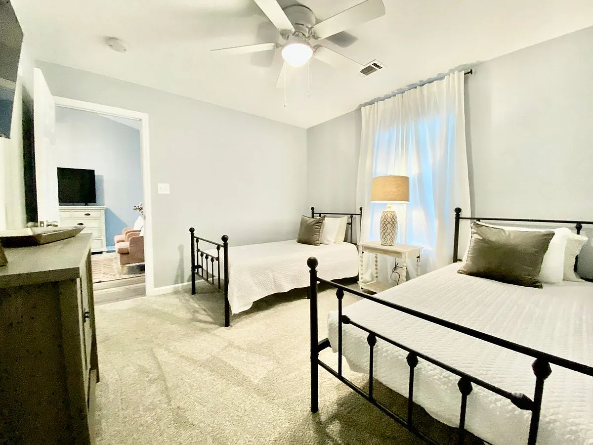 Building Photo - 645 Brook Trl