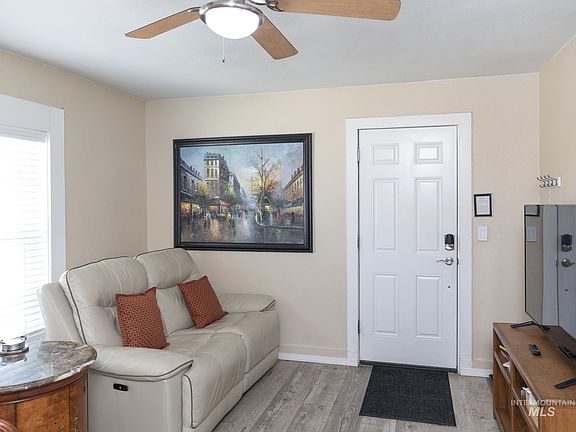 3rd image of 615 SE 6th St