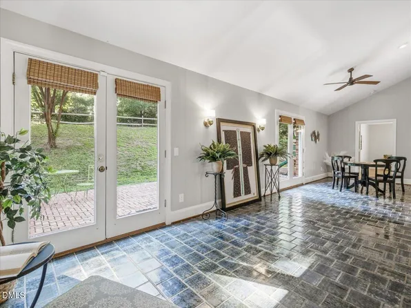 12 Lanier Dr, Chapel Hill, NC 27517