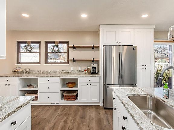 5th image of 2190 Hills Wood Dr