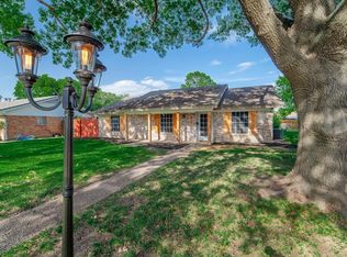 1813 S Santa Rosa Ct, Grand Prairie, TX 75051