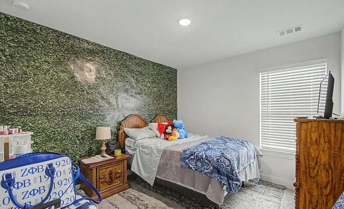 3 bed, 1940 sqft, $3,000 — Photo 4