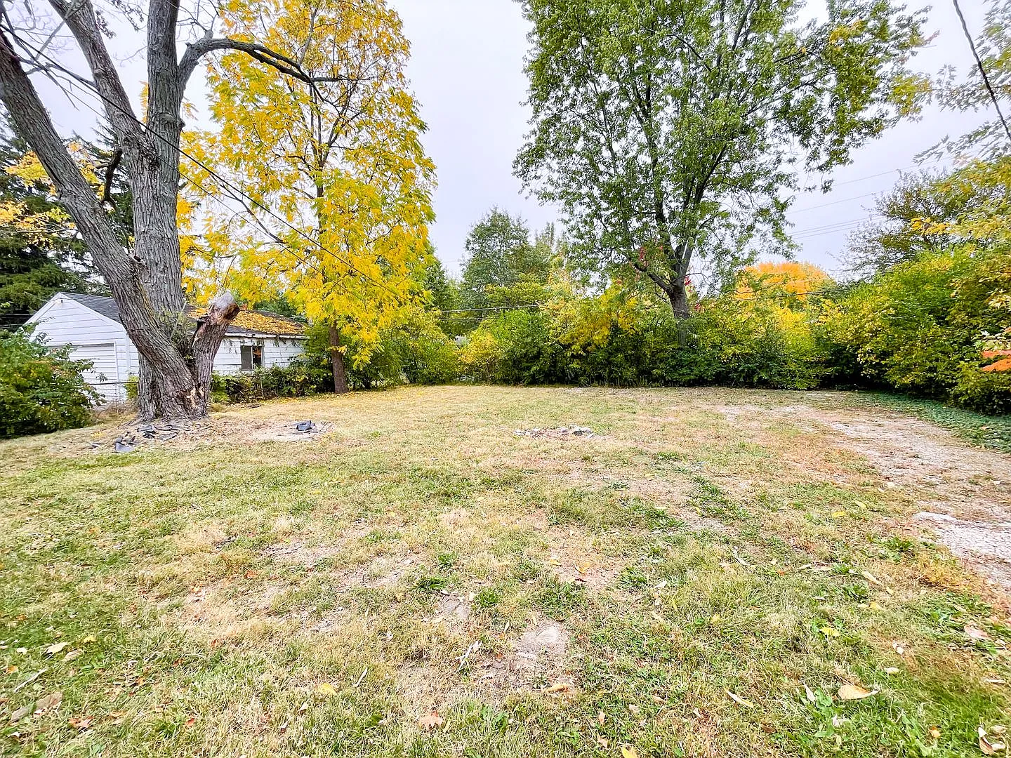5-Bedroom Home Near Ball State Campus! In Unit Washer/Dryer & Large Backyard! — Photo 4